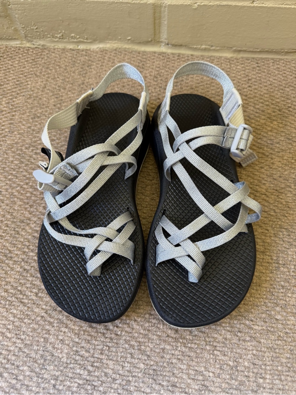 Chacos Women’s ZCloud X2 Strappy Sandals Silver / Black Size 9 EUC Outdoor Gorp - Picture 2 of 7